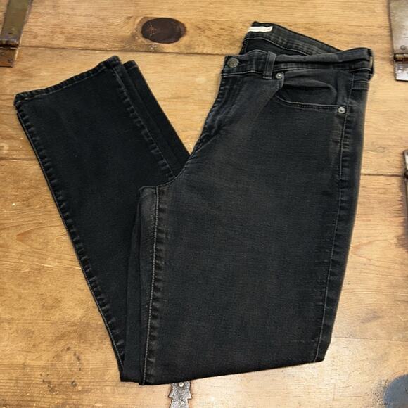 Woman’s Levi’s  Classic Straight Black Jeans Size 14 - Picture 4 of 10